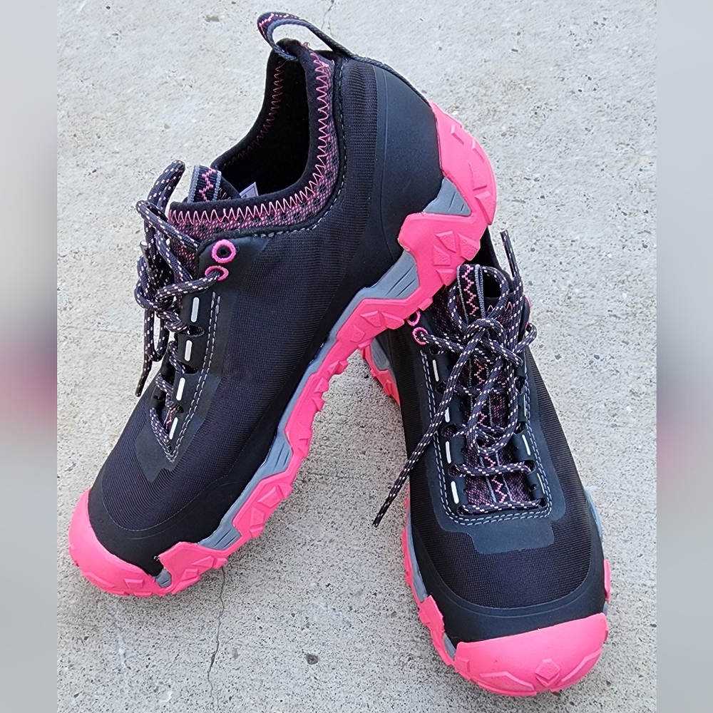 Eddie Bauer Women's Black and Pink Outdoor Shoes Size 9